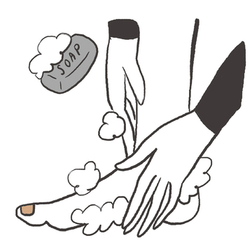 【50代、足と脚の違和感のセルフケア法】トラブルレスな足に！角質＆保湿フットケアの3ステップ