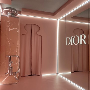 人気のリップを体験！ディオールのポップアップストア「アディクト ショールーム」が開催中