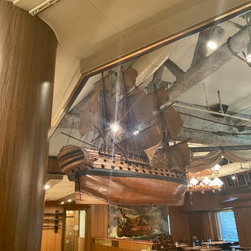 お祝いランチは素敵な庭園のあるホテル内で♪