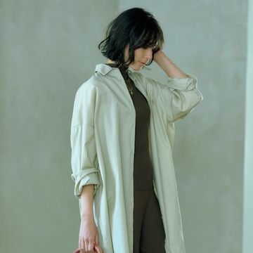 アウター代わりにはおって洗練＆細見え効果も【アレンジ上手なシャツワンピース】