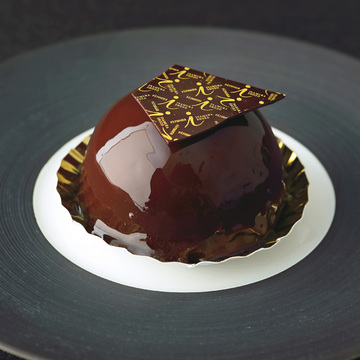 パティシエ イナムラショウゾウの「ドームショコラ」