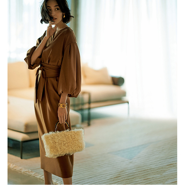 旬なムードが魅力！大人の切り札「リトル ブラック＆ブラウン ドレス」　五選