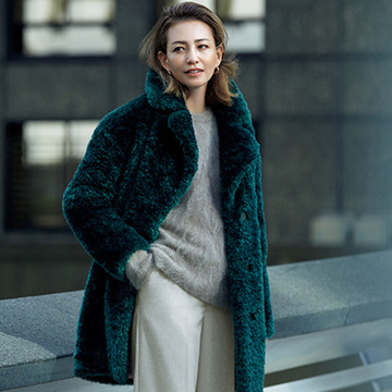 ボリュームニットの上からはおれる！軽やかなグリーンのエコファーコート