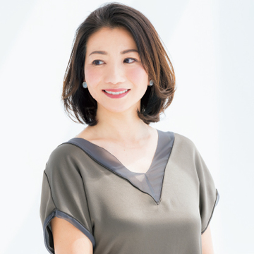 “ほどよいレイヤー”でうねりをカムフラージュするボブヘア【50代髪型・ヘアスタイル】