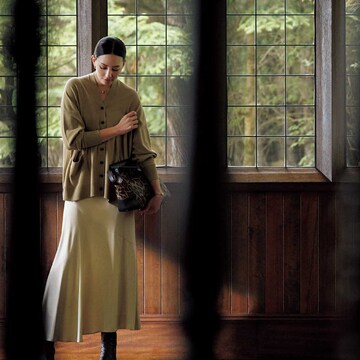 素材感の違いがおしゃれの決め手！メリハリのある「ベージュ×エクリュ」スタイル