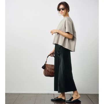 大人のために厳選！「COGTHEBIGSMOKE」のタックデザインTシャツ