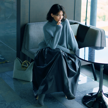 リアルレザー素材のギャザースカートなら、甘め×クールで新しい優しさに【冬こそロングスカートの出番です】