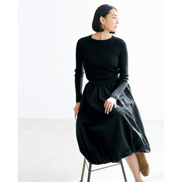 「SLOANE」のニット、「ELIN×éclat」のスカートで着映えるお出かけスタイルが簡単