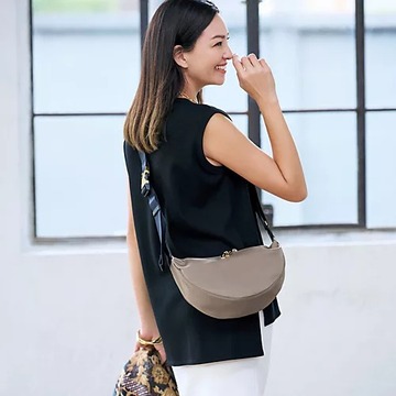 GW旅行はハンズフリーで楽しんで！50代におすすめ「VIOLAd’OROの軽量斜めバッグ」をご紹介♪