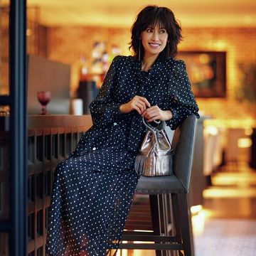 会場やメンバー、シチュエーション別に着映える「同窓会ワンピース」　五選