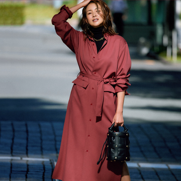 サイドゴアブーツは白×黒でワンピーススタイルにシャープさと抜け感を！ 