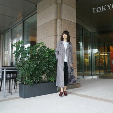 チェックのコートでランチに♡