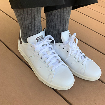 【50代向け本命スニーカー】アラフィー世代のエクラ編集部員がお手本！シンプルに行く？それとも派手に行く？