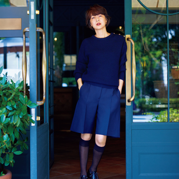 【富岡佳子「おしゃれの冒険の旅」vol.28】ストンとまっすぐで太めラインが特徴。ヴァレンティノのハーフパンツ