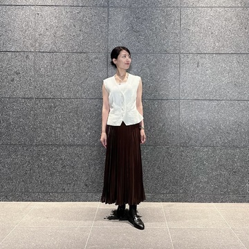 ブラウンプリーツスカートコーデでホテルランチ