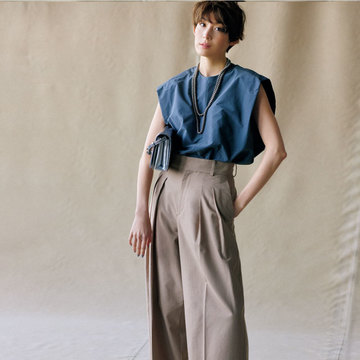 エイトンのワイドチノパンツはツータックで肉感逃してすっきり【大人仕様の絶品パンツ】