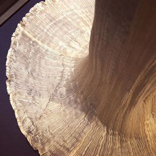 ドレスと仏像と刀剣、展覧会そぞろ歩き。