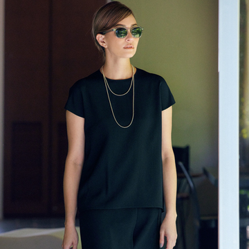 【大人に必要な着映えセットアップ】アシンメトリーなデザインでオールブラックにかっこいい変化を！