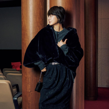 【富岡佳子 チャーミングなエコファーをまとって】極上のエコファーをコーデの主役に