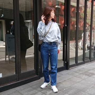 ブラウス×デニムパンツで春はスタートします