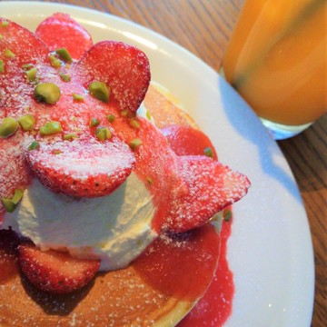 フレッシュ ストロベリークリーム パンケーキ