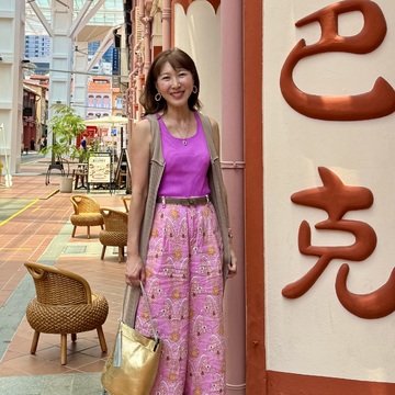 鮮やかピンクに秋色モカのジレで特別なスターバックスへ