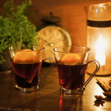 寒い冬にはスパイスの効いたホットワインを