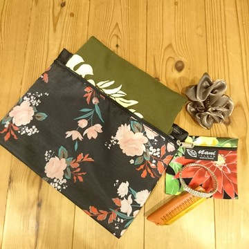 レスポートサック「大人の華ポーチ」