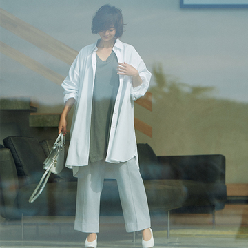 ボディラインもカバーできる！アラフィーのための「白シャツ」コーデ