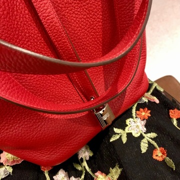 赤コーデで映画「クイーンズ・オブ・フィールド」へ♡