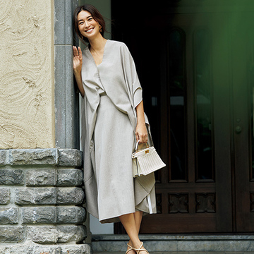 「フェンディ」の知的ムード漂う構築的デザインドレス【8月のドレススタイル】