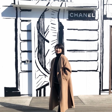 お気に入りキャメル色のコートとシャネル展