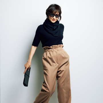 【大人の辛口ベージュコーデ】モード系ブラックもベージュ合わせで女らしいラグジュアリーな雰囲気に