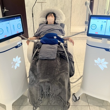 50代、ラクに脂肪を減らしたい！最新の痩身医療マシーン「クールスカルプティング エリート」でお腹やせに挑戦してきた！【ウェブエクラ編集長オサニャイの「これ、いただくわ」#51】