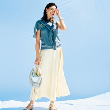 【初夏のツヤめきボトム】夏の日差しに映える！ツヤスカート×きれい色ニットが最強