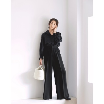 ラグジュアリーな黒の魅力を味方につけ、パンツスタイルでドレスアップ！気温18℃｜3/28(木)【50代の毎日コーデ】