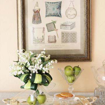 5月1日はすずらんを束ねて大切な人に贈りましょ。