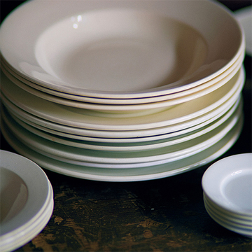 雰囲気のある器で食卓を豊かに！野田智子さんが選ぶ「使える器」