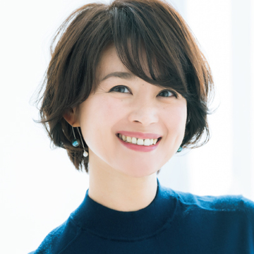 フェイスラインを美しく見せるひし形ショートヘア【50代髪型・ヘアスタイル】