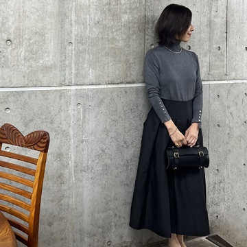 ふんわりジャガードスカートで華やか秋コーデ