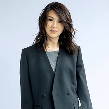 50代になってもチャレンジできる！雨宮塔子さんの「ジャケット」の新しい着こなし方