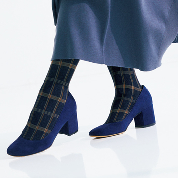 ＜パンプス×タイツ編＞装いを洗練するこの冬の小物テクニック【大草直子さんの最新ファッション戦略】