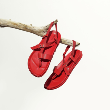 この夏欲しい！大人の気分を上げるエルメスのサンダル、トム ブラウンのポロシャツ