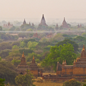 <ミャンマーの旅>見晴るかす三千基のパゴダ、バガン王朝の栄枯盛衰（バガン①）