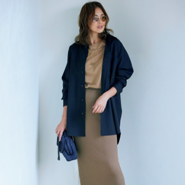 ベージュのワントーンはハンサムシャツで引き締めて【Jマダムに似合う主役ネイビー】