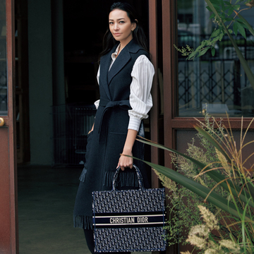 ディオールの「BOOK TOTE」からベロア素材が新登場【荷物まとめる派の「大きめバッグ」】