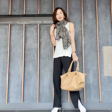 脚長効果の『黒パンツ』