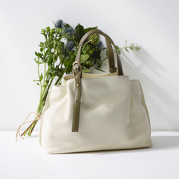 【月刊IBIZA】スタイリスト村山佳世子さんがナビゲート！だから大人に愛される。エッセンシャルなパートナー「IBIZA」のバッグ