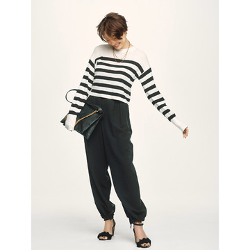 トレンドのカジュアルアイテムはモノトーンコーデで洗練させる！最低気温17℃｜6/11(日)【50代の毎日コーデ】