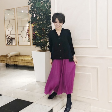 ネイビーカラーを華やかに